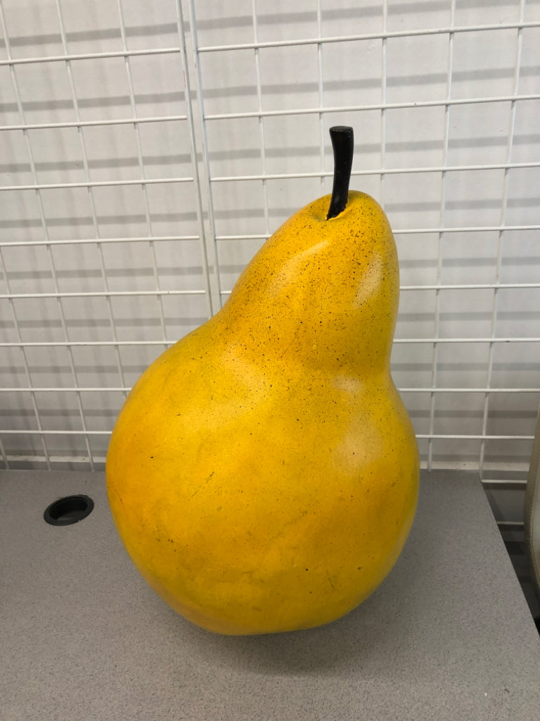 JUMBO PEAR DECOR.