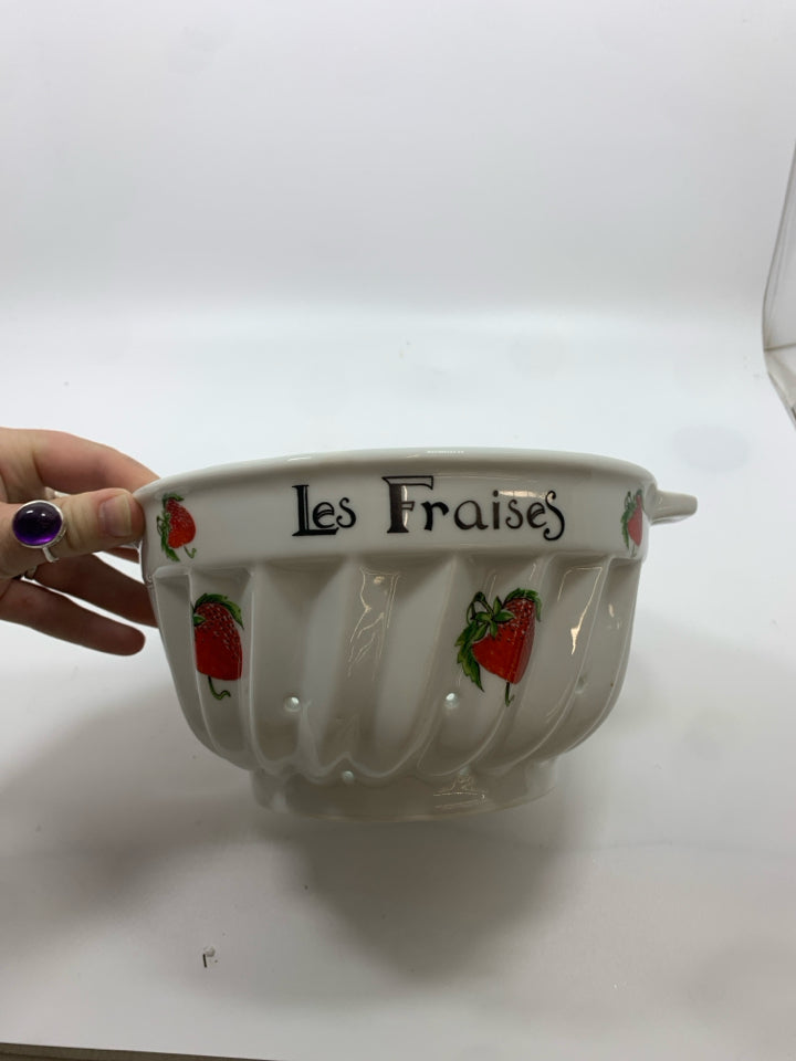 LES FRAISES STRAWBERRIES STRAINER.
