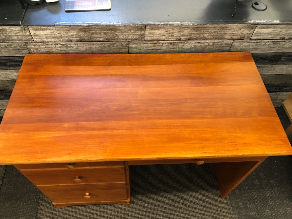 SOLID WOOD STUDENT DESK.