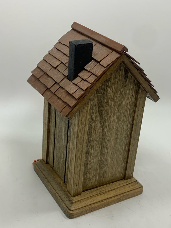 BROWN BIRDHOUSE DECOR W/TAN BIRD.