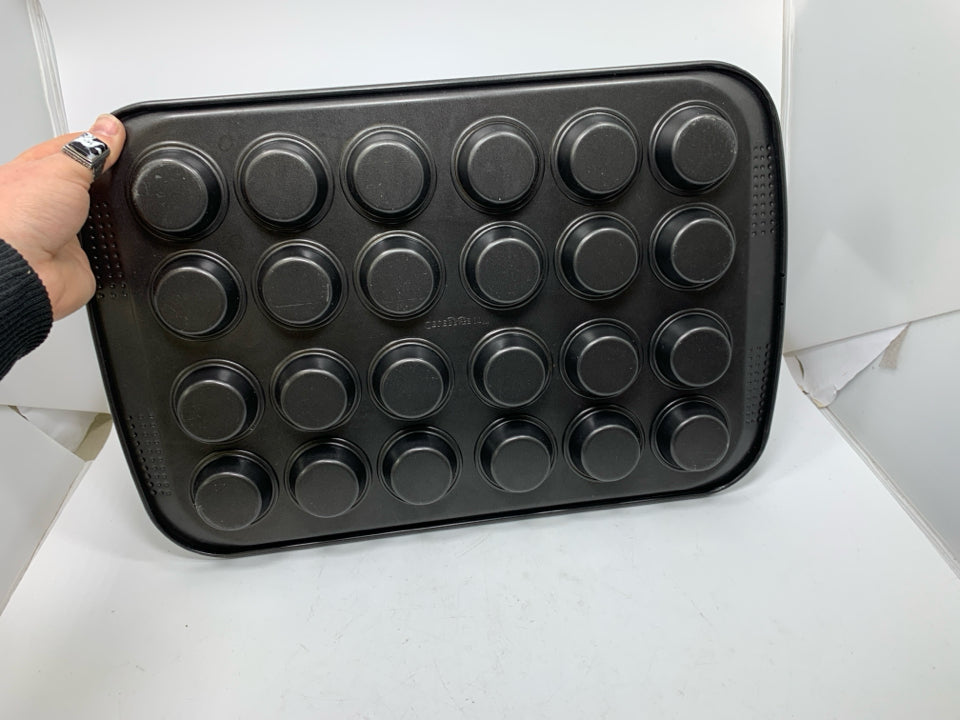 24 SLOT MINI MUFFIN PAN.