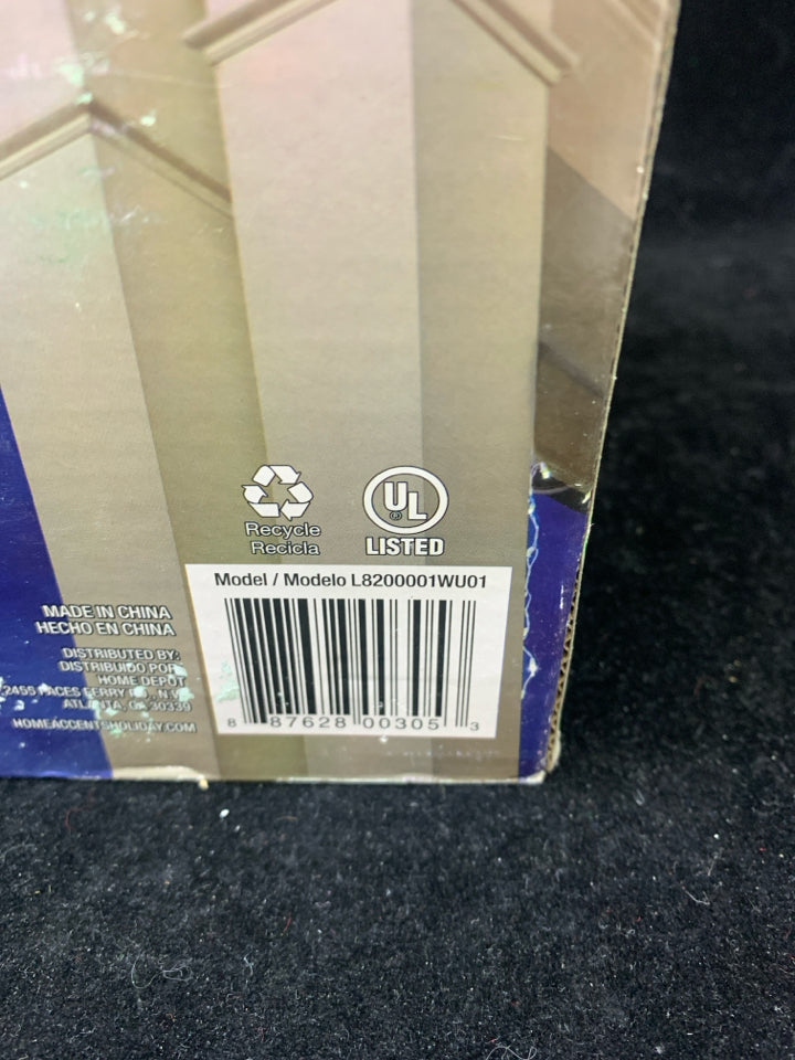 NIB DOME ICICLE LIGHTS 200 LED.