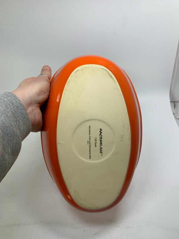 SHALLOW CASSEROLE DISH W/ HANDLES.