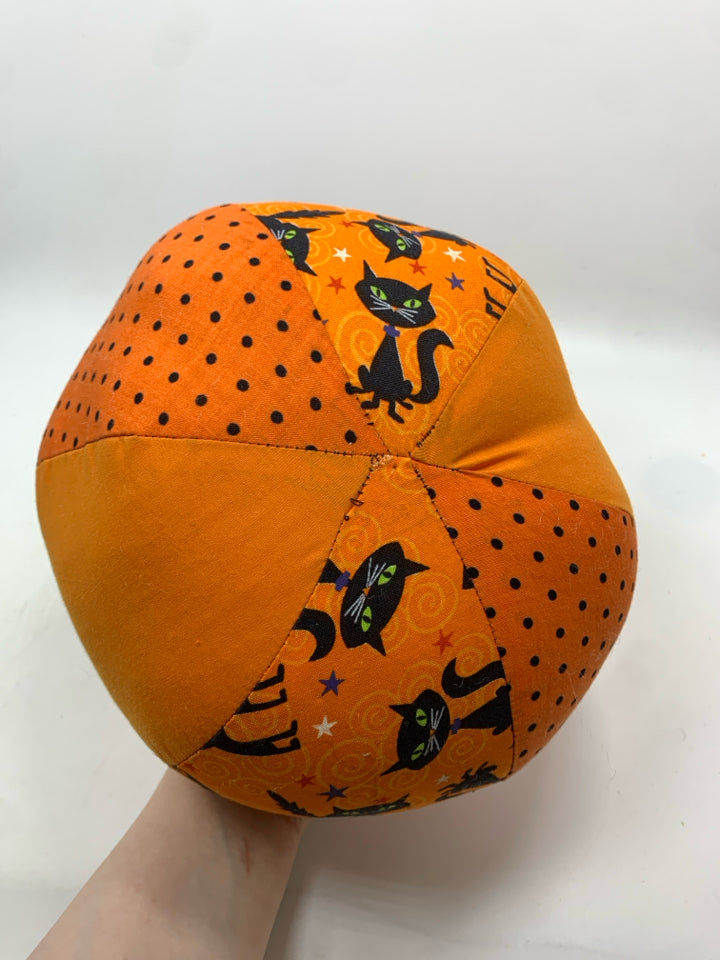 FUNKY CAT CLOTH PUMPKIN.