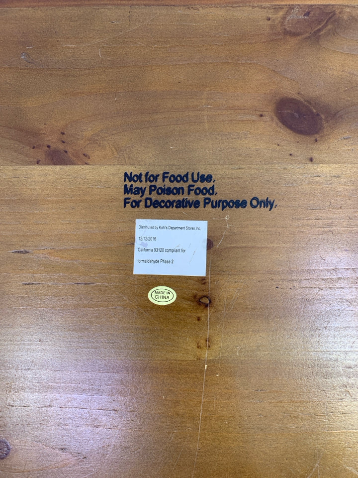 WOOD SERVING TRAY W/HANDLES.