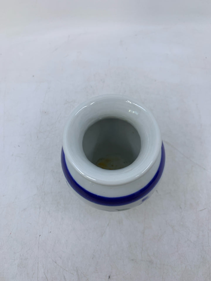 WHITE VASE W/ BLUEBERRIES.