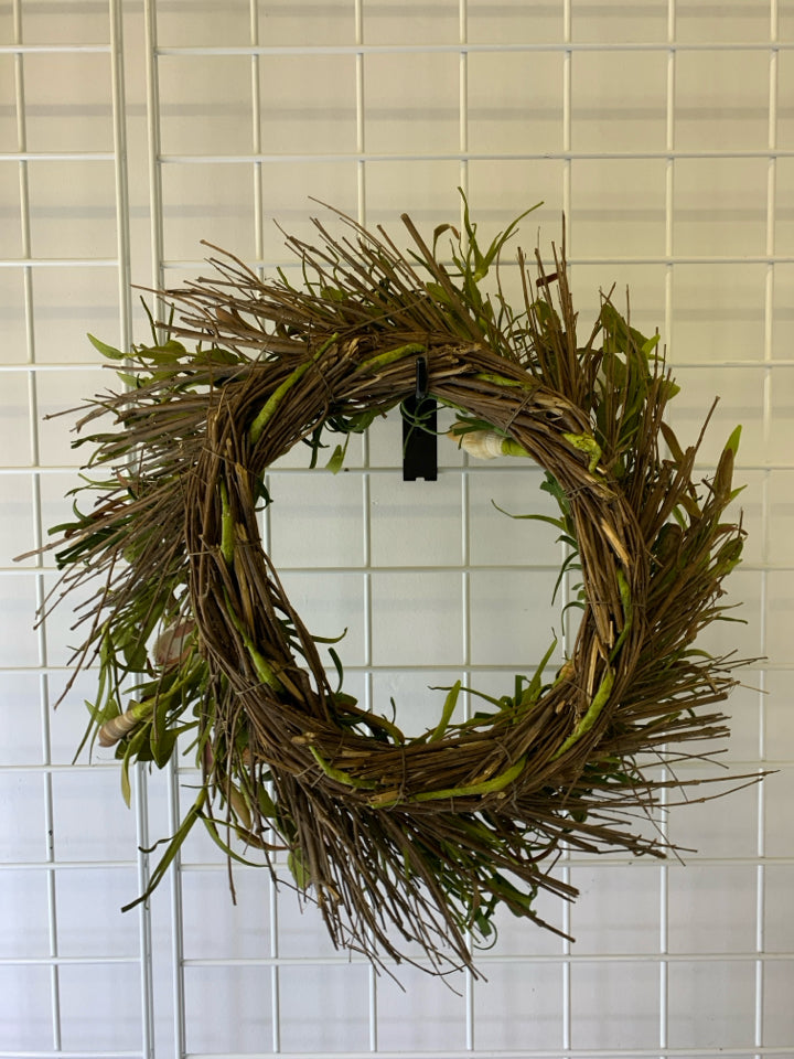 FAUX SEASHELL SEAWEED WREATH.