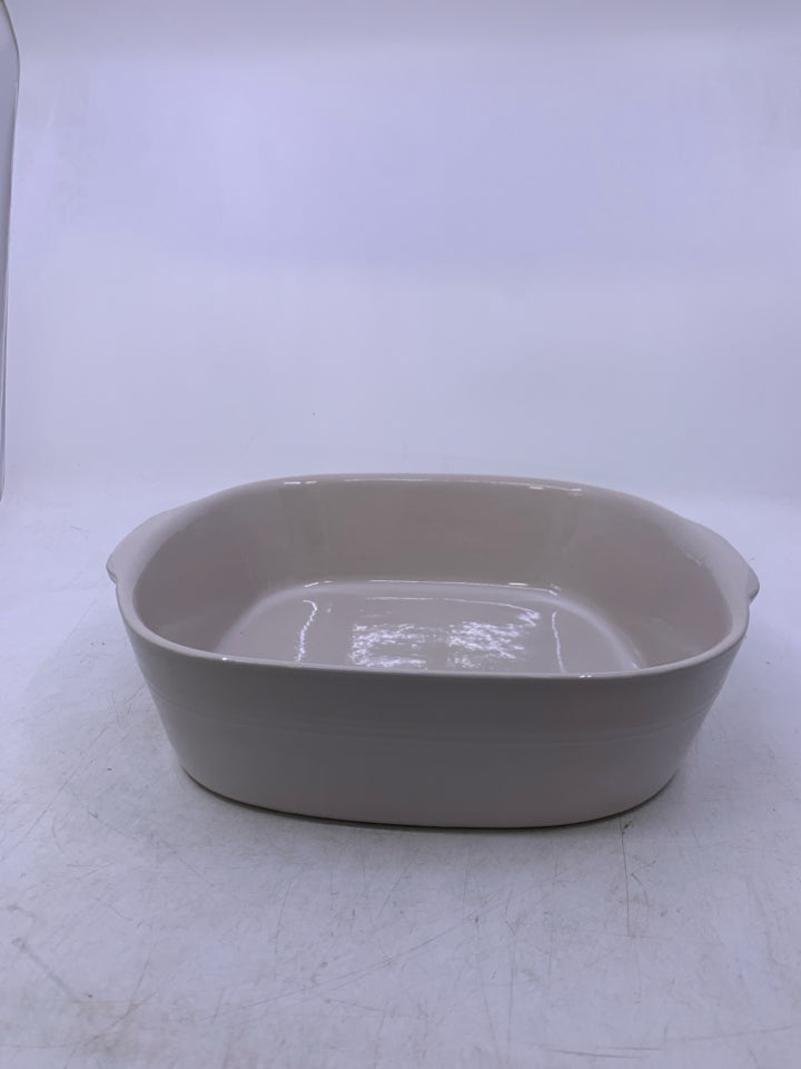 OFF WHITE SQUARE STONEWARE CASSEROLE DISH.