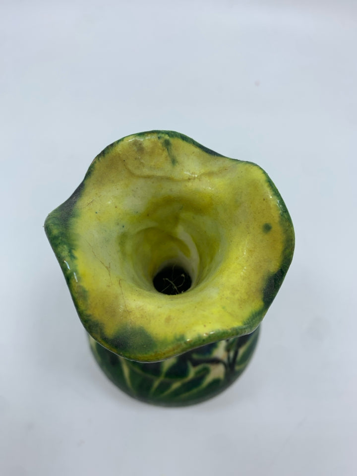 GREEN/TAN CERAMIC VASE W/WAVY RIM.