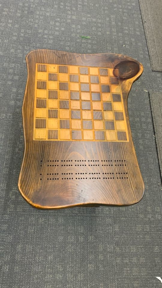 VTG STYLE WOOD GAME CHESS TABLE W/PIECES.