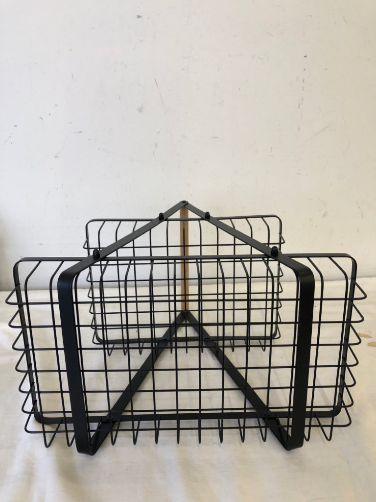 2 TIER BLACK METAL TRAY W/WOOD HANDLE.