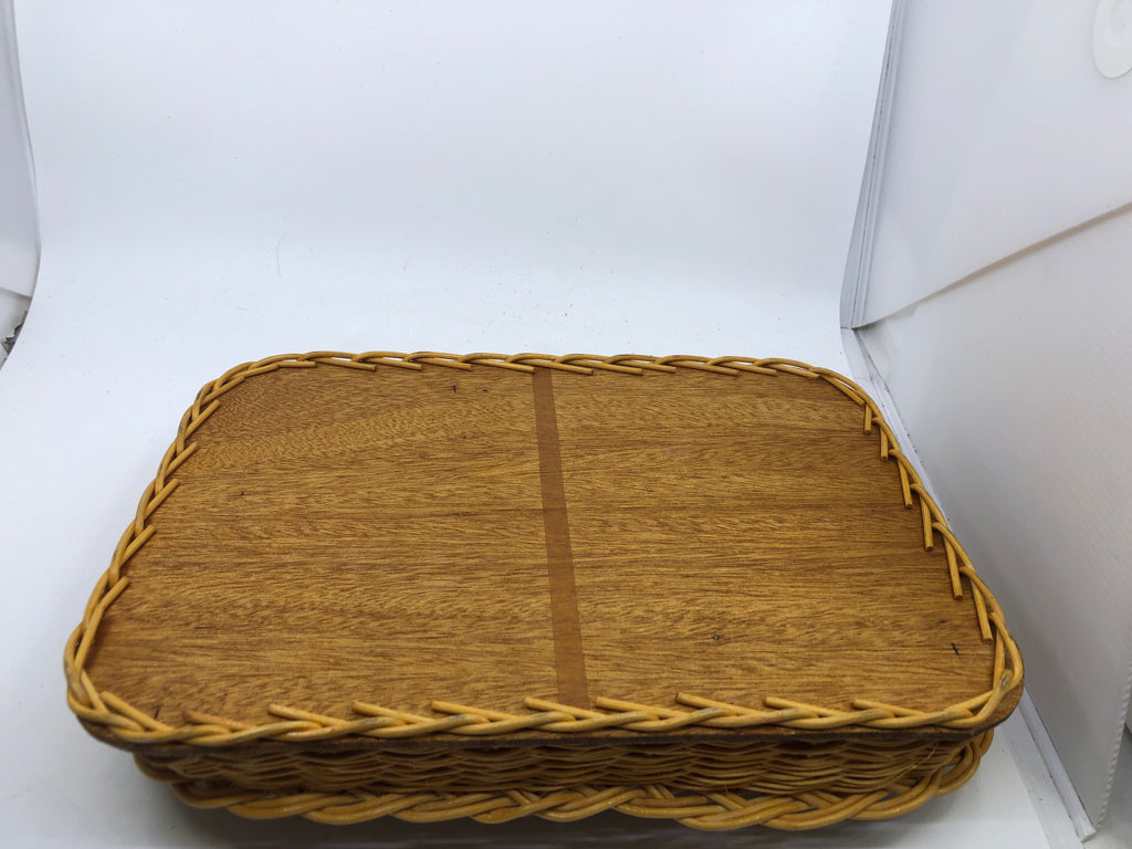 BLONDE WOVEN WICKER TRAY.
