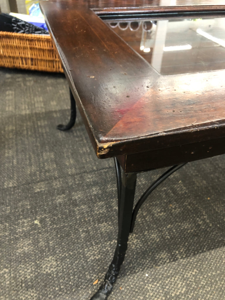 DARK WOOD COFFEE TABLE W LIFT TOP DISPLAY.