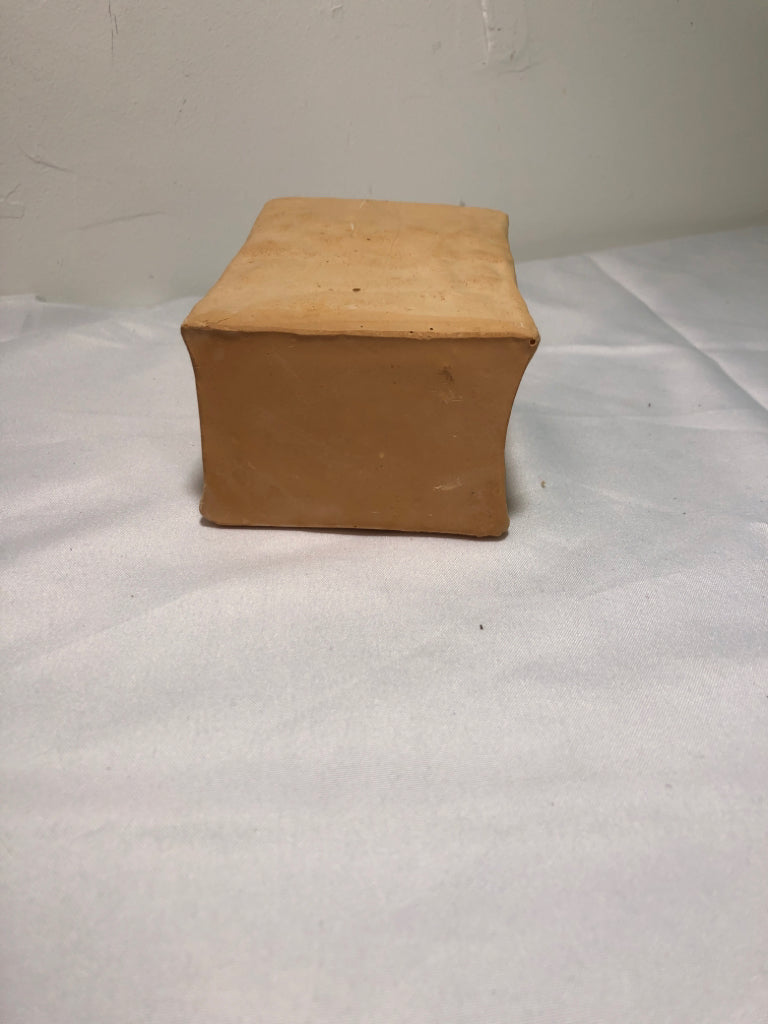 CERAMIC CHRISTMAS TREE TEALIGHT HOLDER.