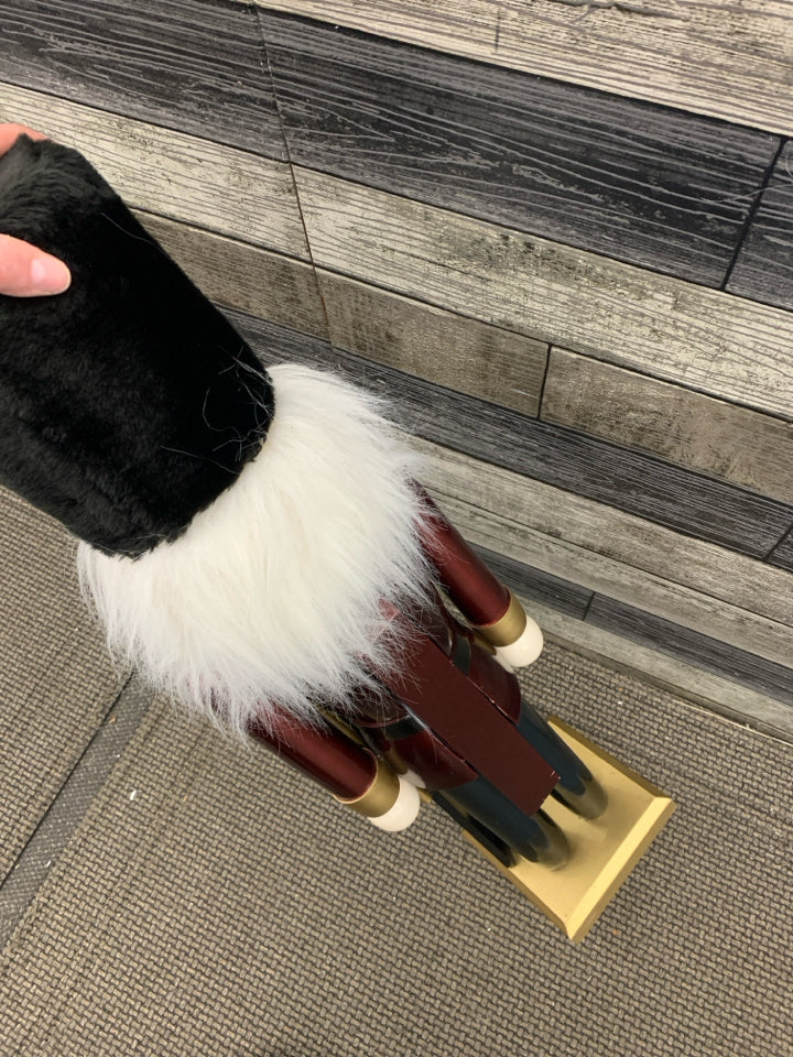 TALL WOOD NUTCRACKER.