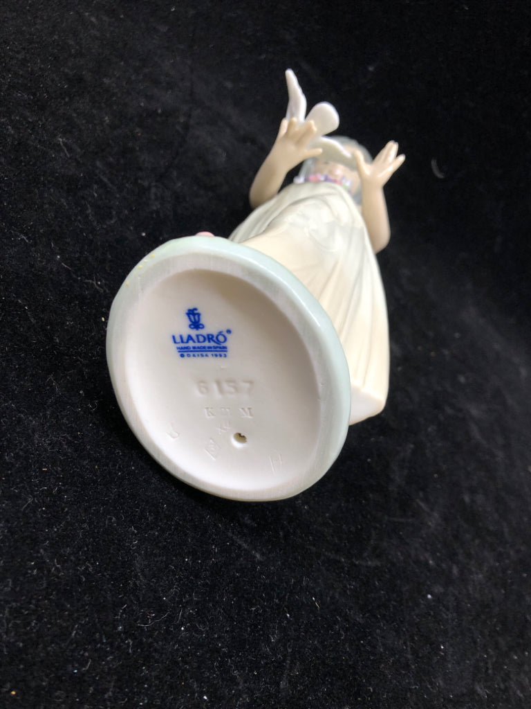 LLADRO HULA GIRL W DOVE.