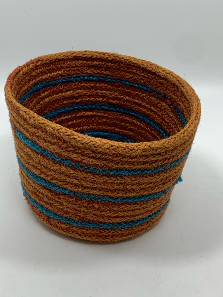 SMALL ROUND FABRIC BROWN AND BLUE LINES BASKET.