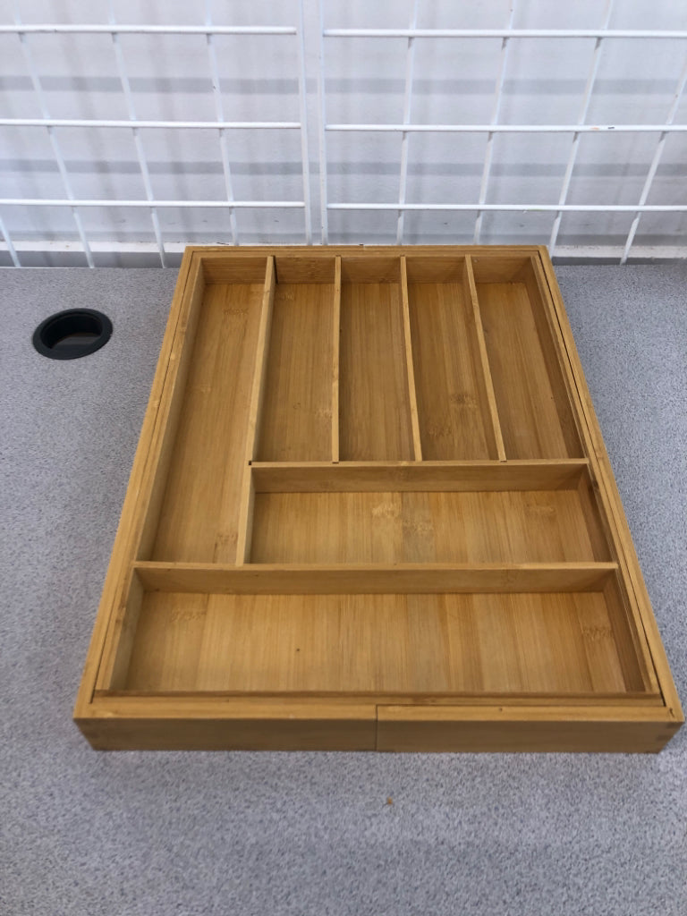 EXPANDABLE BAMBOO DRAWER ORGANIZER.