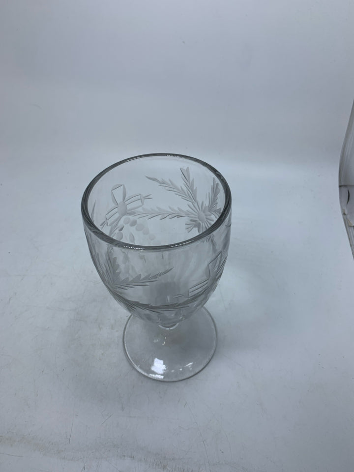 VTG ETCHED LEAVES GLASS VASE.