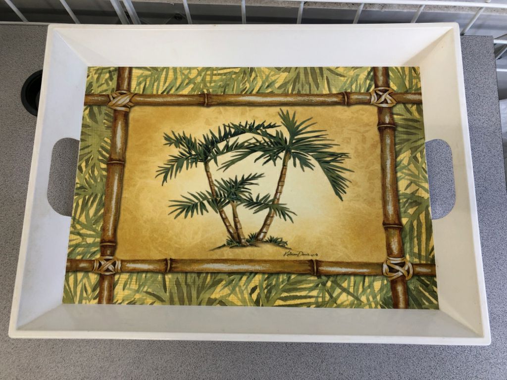 LARGE PLASTIC PINEAPPLE TRAY W/HANDLES.