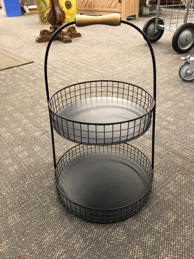 2-TIER METAL DISPLAY.