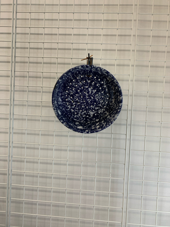 WHITE SPECKLED BLUE METAL STRAINER.