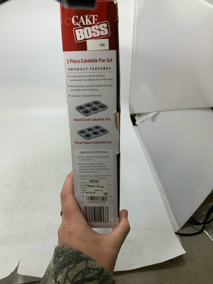 NIB CAKE BOSS 2 PC CAKELETTE PAN SET.