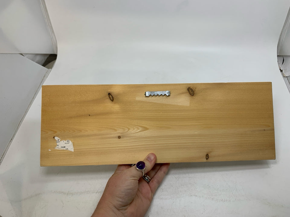 WOOD GRATEFUL SIGN.