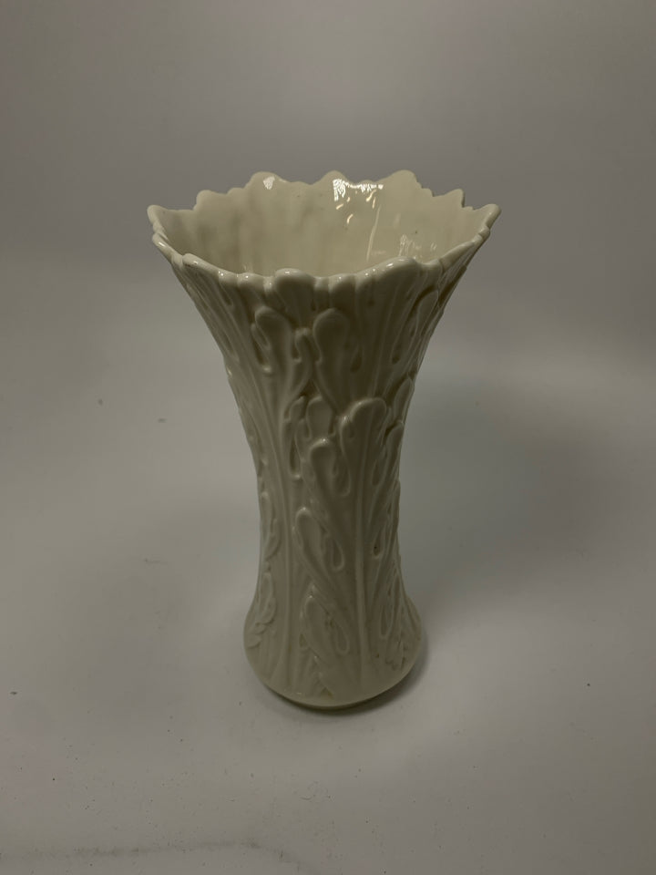 TEXTURED WOODLANDS LENOX VASE.