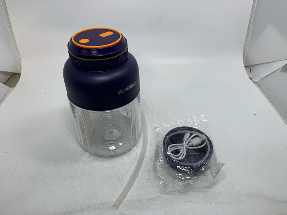 NEW PORTABLE WIRELESS ELECTRIC JUICER CUP IN BAG.