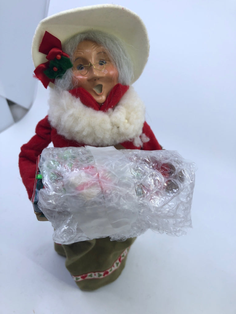 BYERS' CHOICE GRANDMA HOLDING PRESENTS-1997.