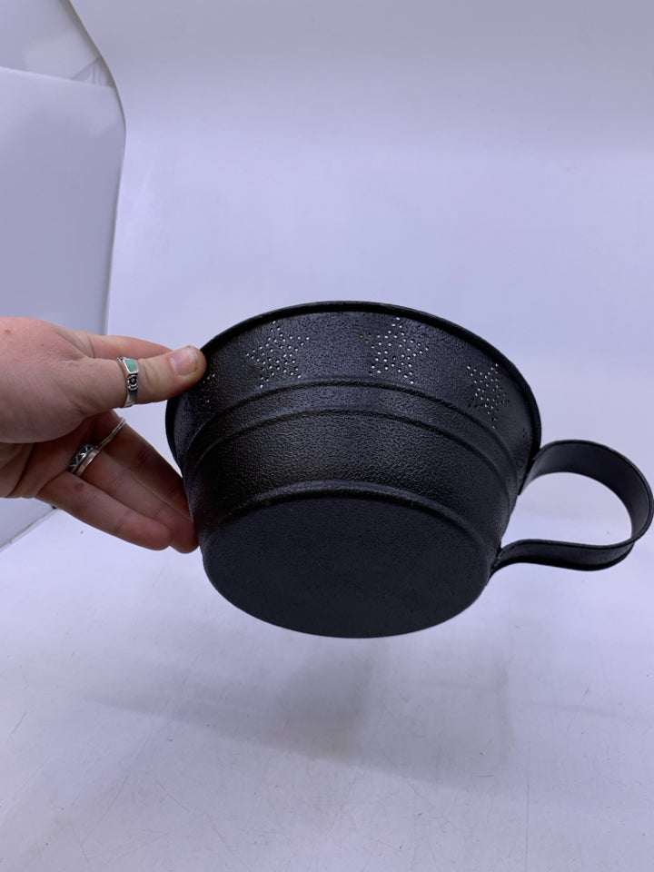 METAL TAPERED CANDLE HOLDER W/ PIP BERRIES/METAL STAR WREATH HANDLE.