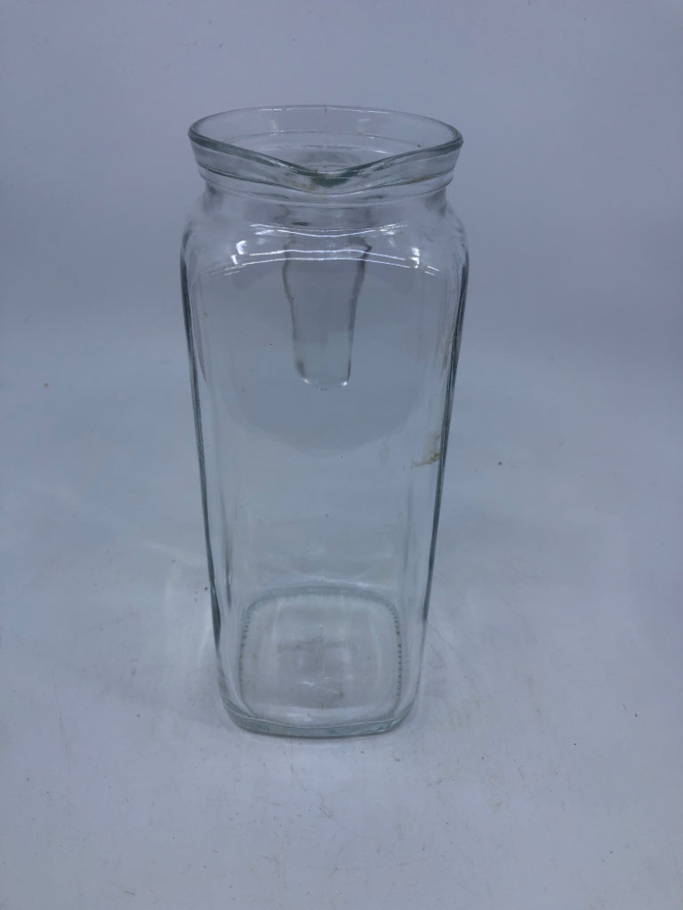 CLEAR GLASS PITCHER.