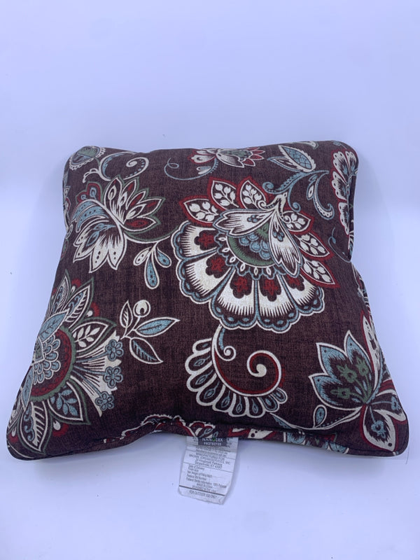 BROWN W FLORAL OUTDOOR PILLOW.