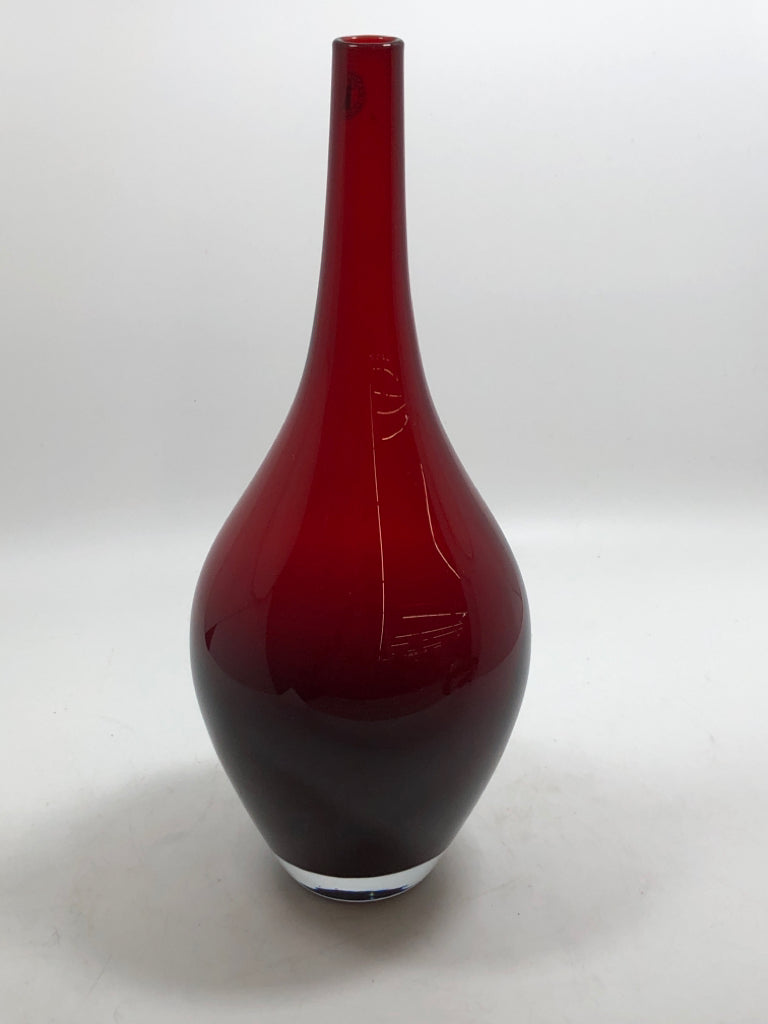 NARROW-NECK RED GLASS VASE.