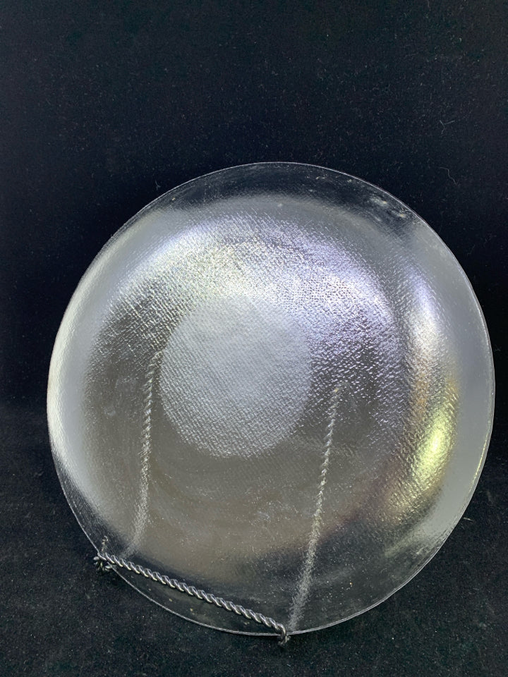 TEXTURED CLEAR GLASS SERVING PLATE.
