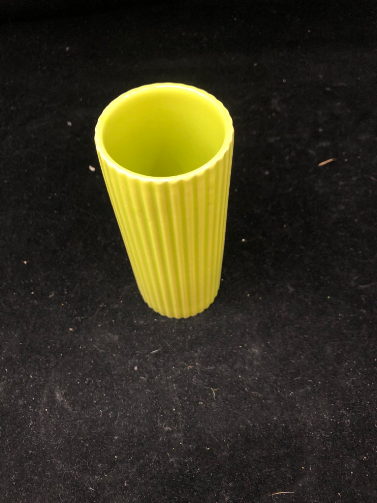 MUSTARD RIBBED VASE.