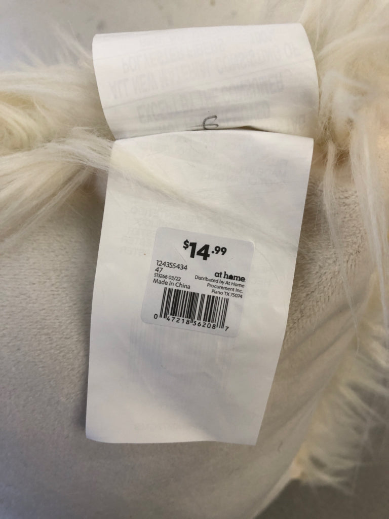 SQUARE WHITE FRINGE PILLOW.