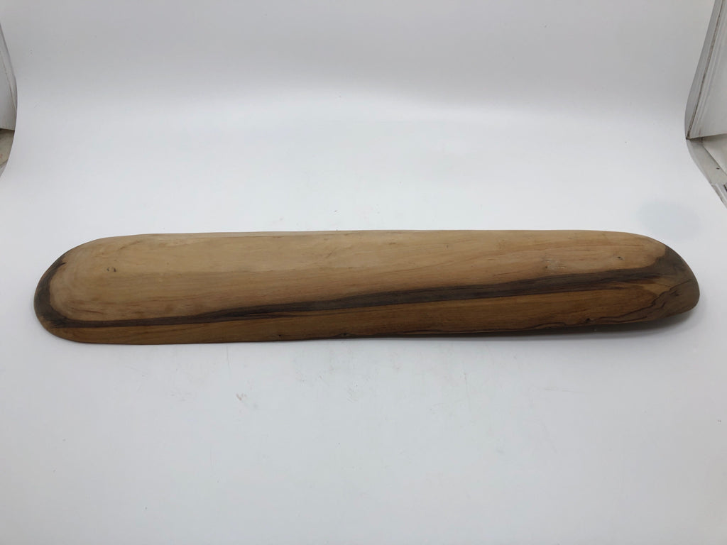 OVAL CARVED WOOD TRAY.