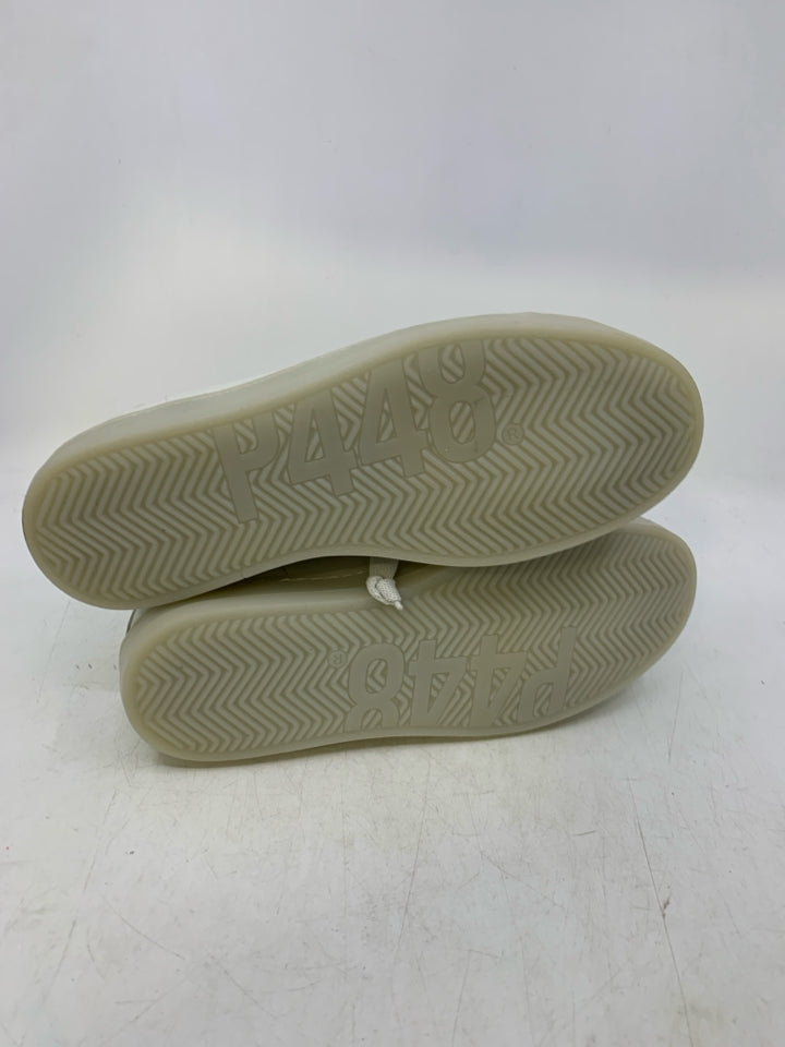 Size 7/8 Juniors Sneakers