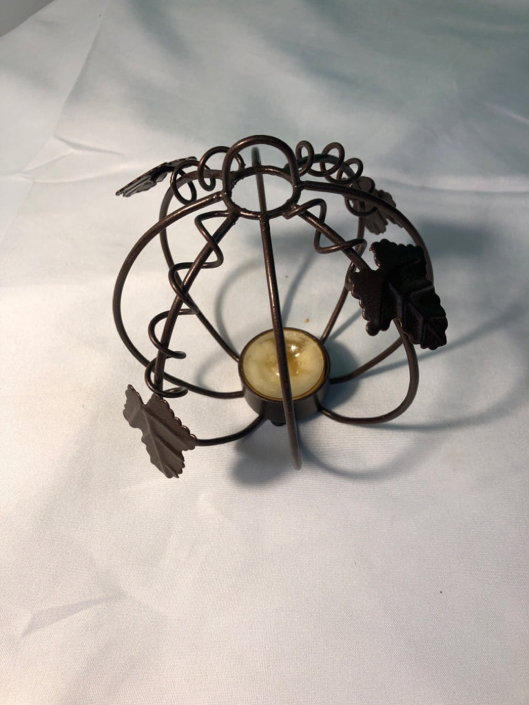 BROWN METAL PUMPKIN TEA LIGHT HOLDER.