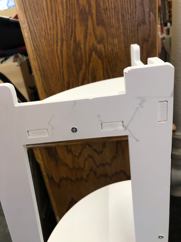 WHITE CORNER SHELVING UNIT, 5 SHELVES.