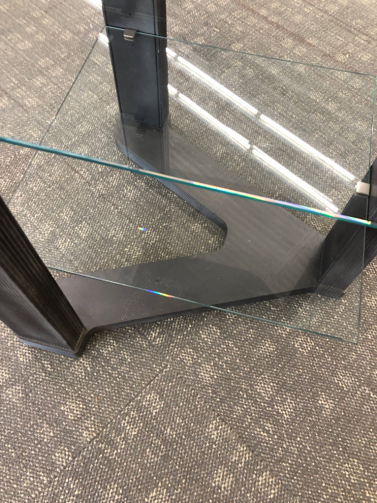 4 TIER GLASS SHELVING UNIT.