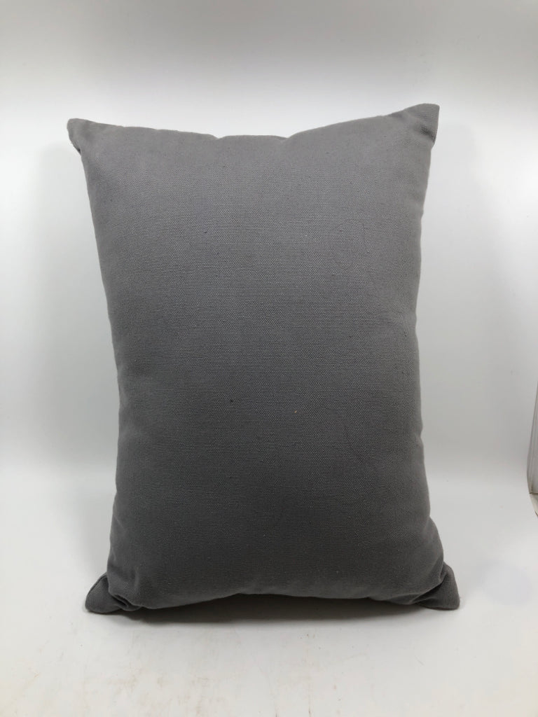 HAPPY PLACE GRAY ACCENT PILLOW.