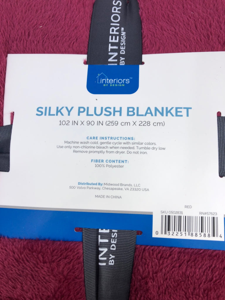 NIP RED PLUSH KING SIZE BLANKET.