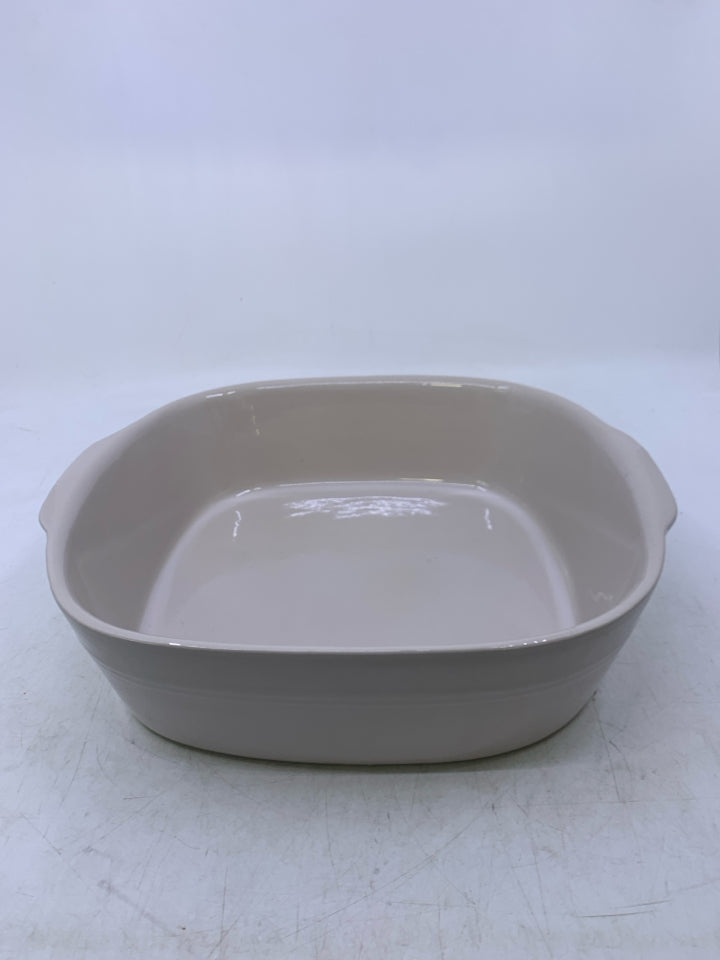 OFF WHITE SQUARE STONEWARE CASSEROLE DISH.