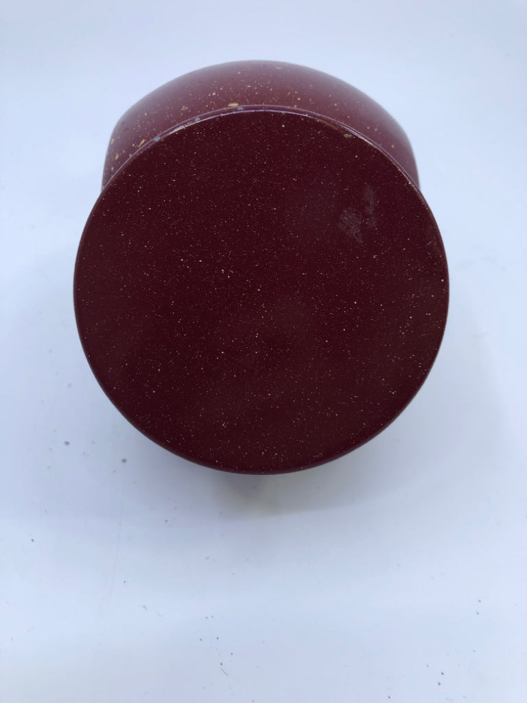 SMALL RED PRIMITIVE JAR W TAN STAR.