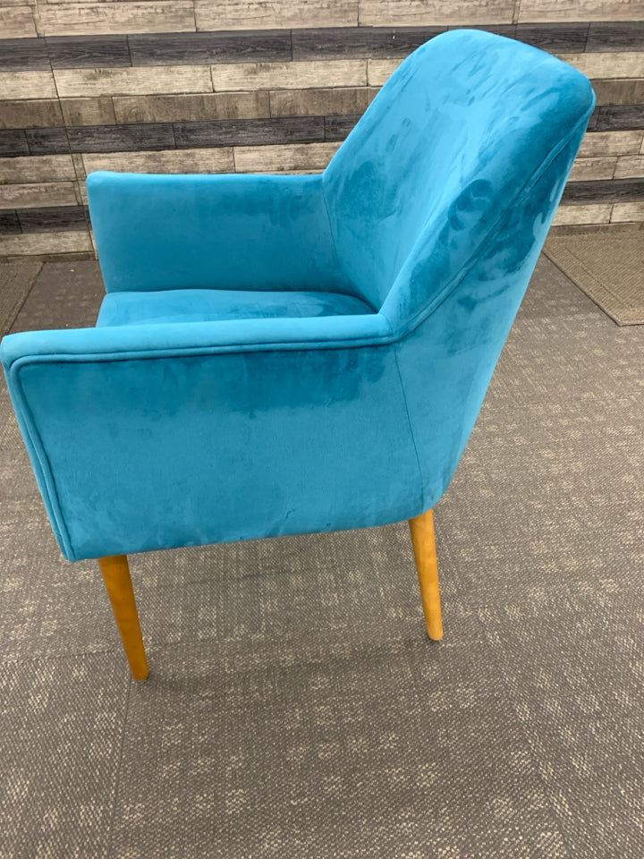 SOFT BLUE ACCENT CHAIR.