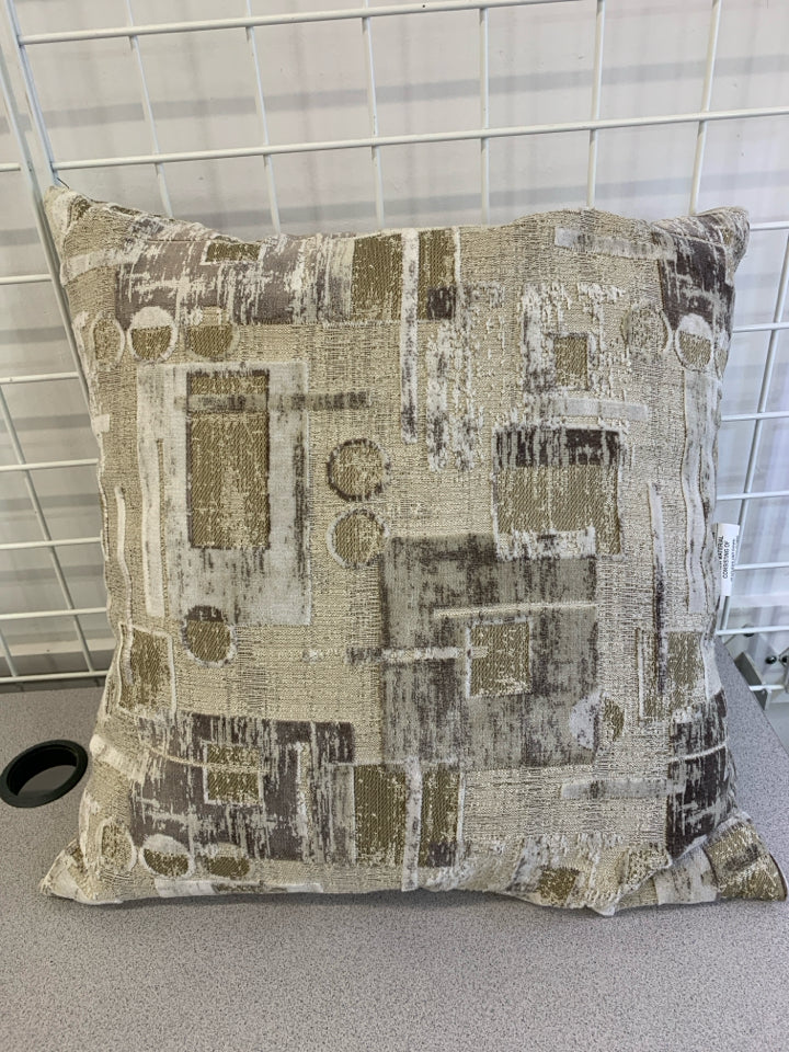 GEOMETRIC TEXTURED TAN ACCENT PILLOW.