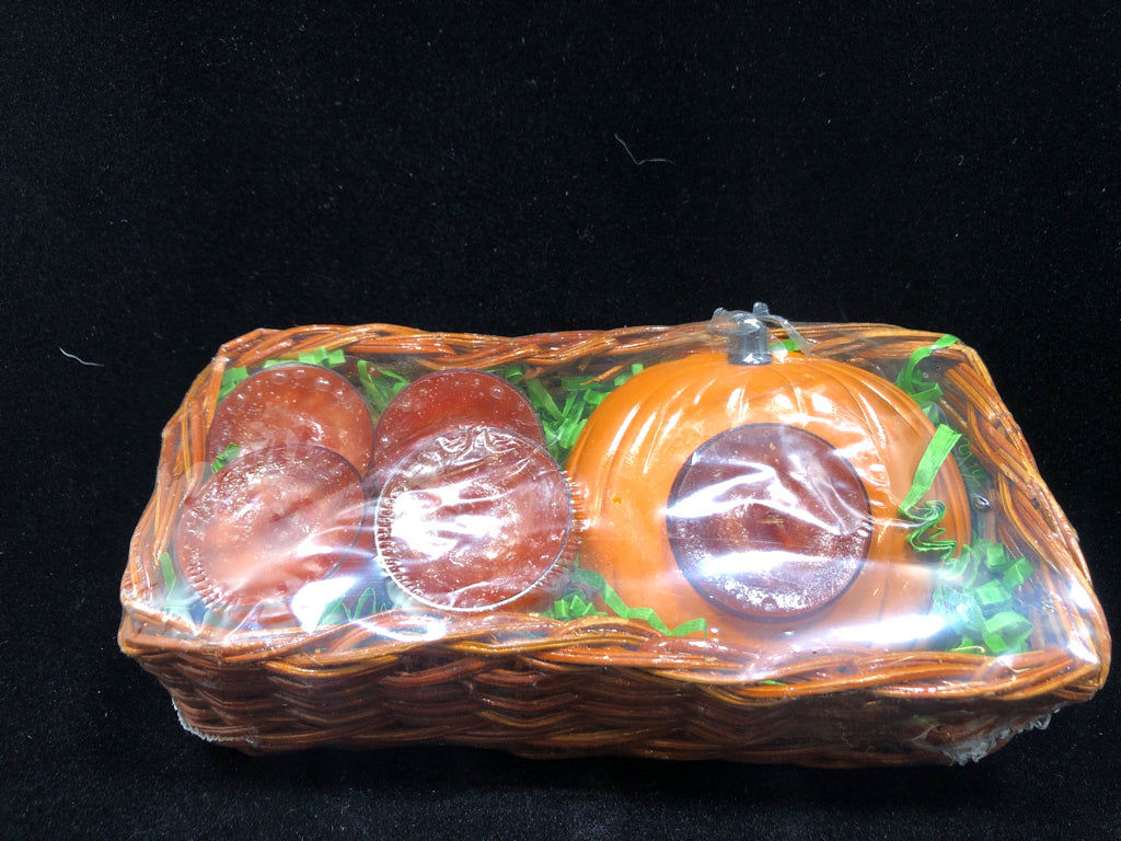 NIP PUMPKIN CANDLES IN BASKET.